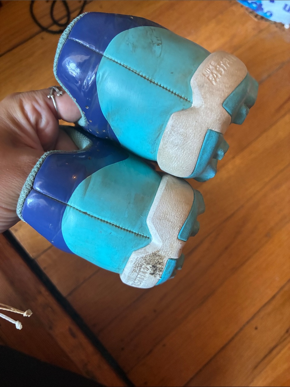 Nike Kids cleats in ICE POP - Picture 5 of 7